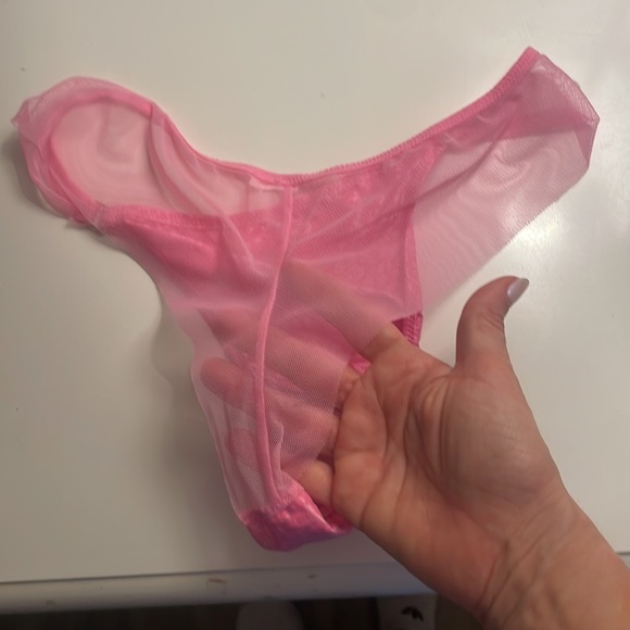 Pink satin and mesh set. - Picture 4 of 5